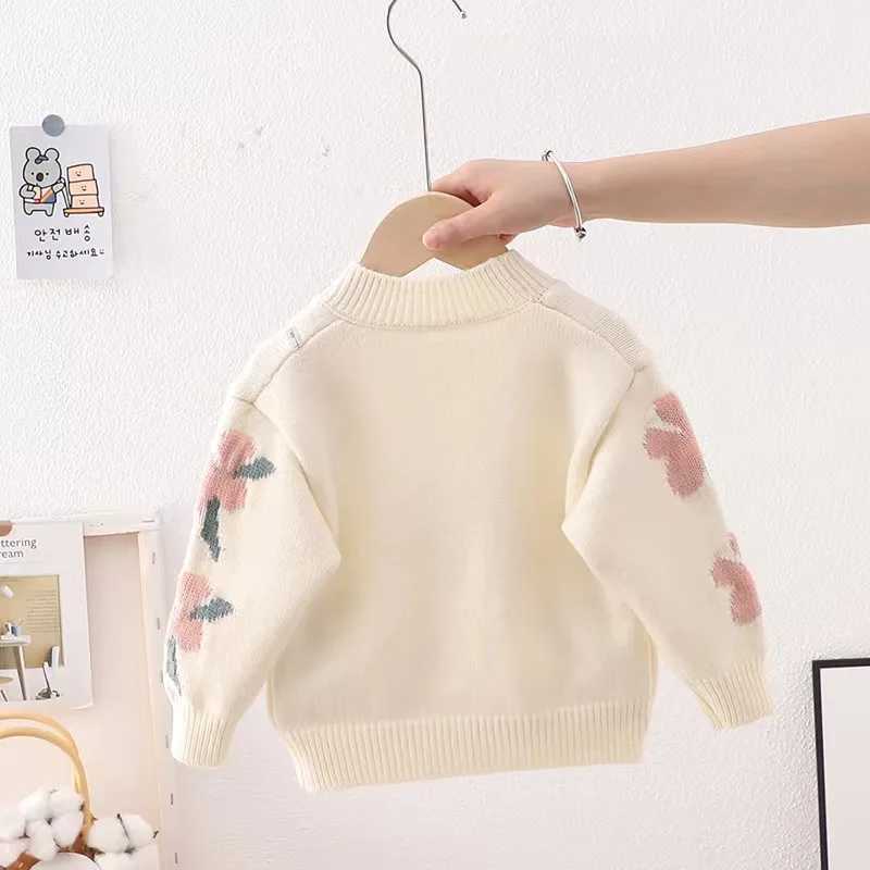 27 year old childrens clothing autumn winter new girl cute little flower baby knitted pullover childrens sweater base shirt C251023