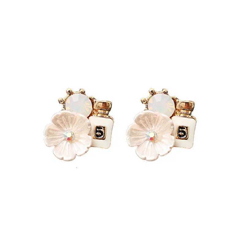 ladies fashion number 5 lia earrings asymmetrical pearl earrings wens popar studs Y251023