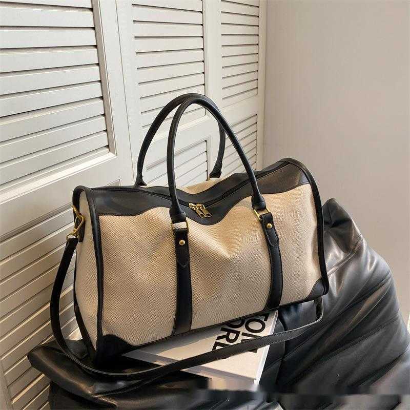 Short Trip Travel Bag Large Capacity Trendy Shoulder Bag 2025 New Fashionable Handheld Crossbody Bag for Commuting and Outings W251023