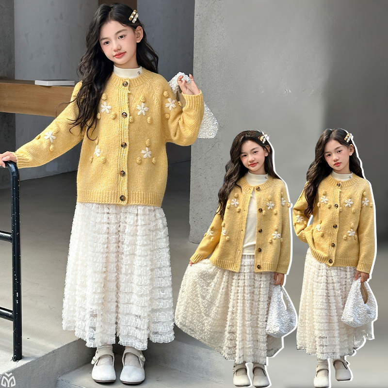 Fashion designer girl's unique super beautiful autumn set, suitable for big girls' new Korean style knitted cardigan and skirt two-piece set