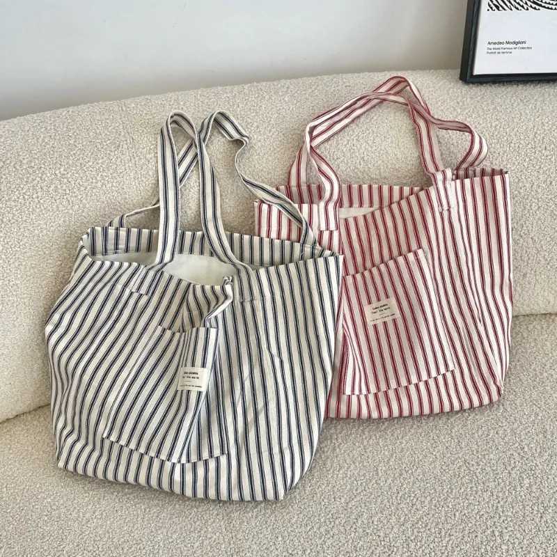 Holiday Striped Canvas Bag Versatile for Shopping Large Capacity Shopping Bag for Women Lightweight Commuting Shoulder BagL251023