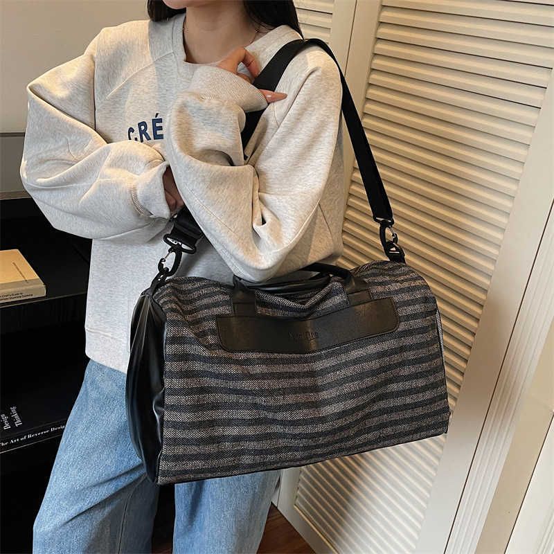 Handheld Travel Bag for Women Small Crossbody Outdoor Travel Luggage Bag Fashionable Portable Training Sports Gym Bag W251023