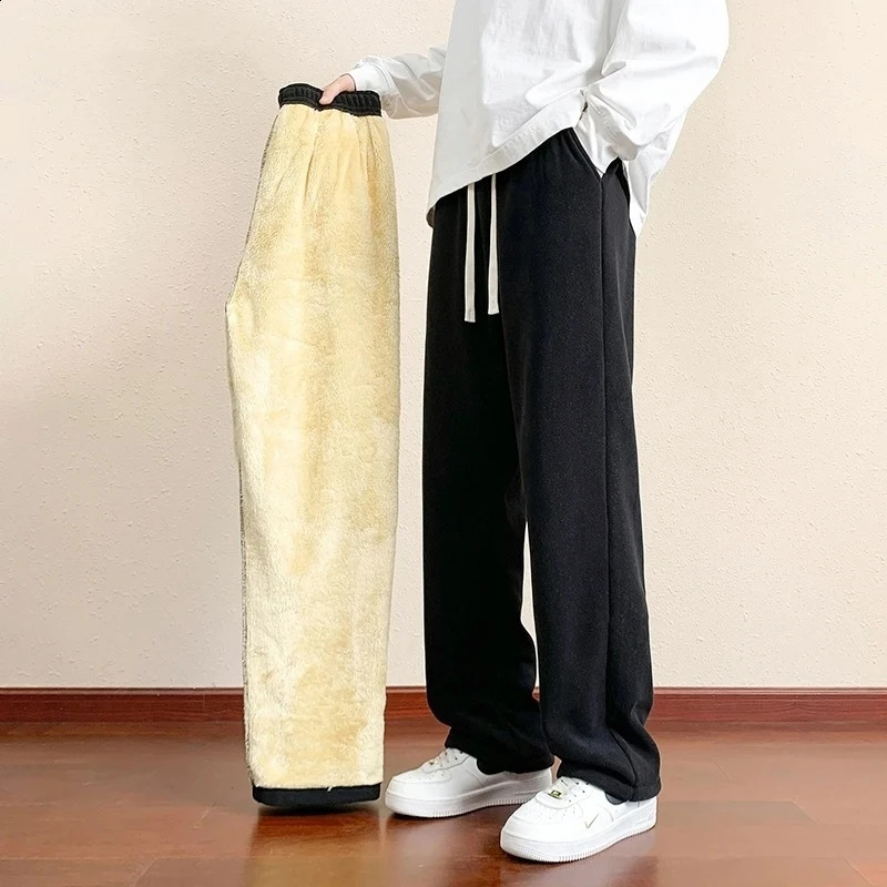 winter Men Outdoor Velvet Lining Trousers Sweatpants Solid Color Baggy Thickened Winter Fleece Loose Sports Warm Pants 251023