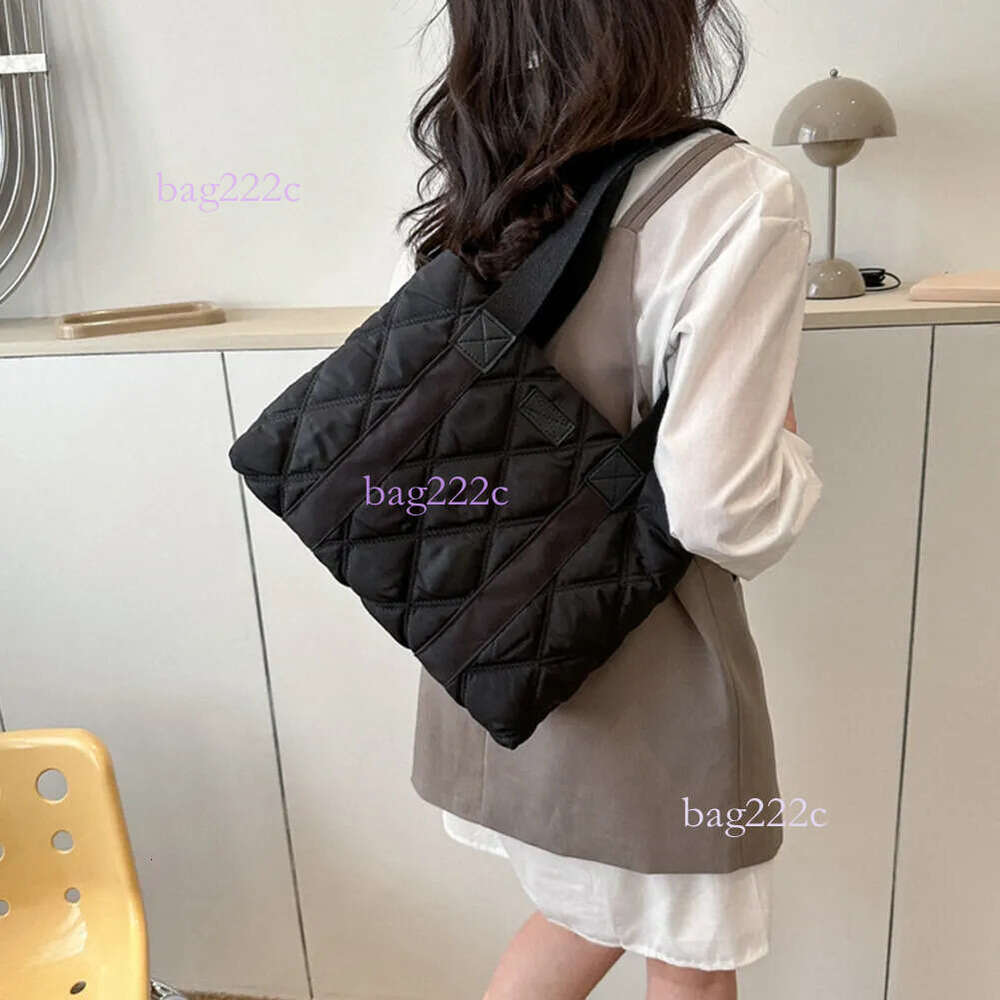 Women Cotton Padding Tote Large Capacity Pluffy Shoulder Purse Solid Color Waterproof Female Autumn Winter Daily Bagh7.3#13.86