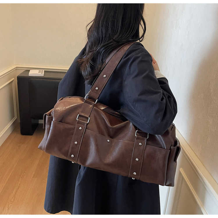 Shortdistance Travel Bag Large Capacity Simple Casual Shoulder Crossbody Bag Light Luxury Commuter Bag Highquality Sports Fitness Bag W251023
