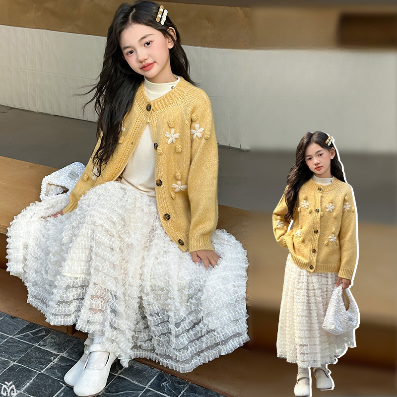 Fashion designer girl's unique super beautiful autumn set, suitable for big girls' new Korean style knitted cardigan and skirt two-piece set
