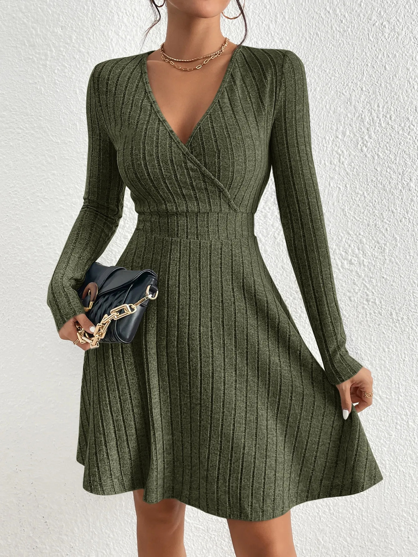 Autumn and Winter Vneck Sexy Waistline Aline Umbrella Skirt Big Swing Longsleeved Knit Dress 251022