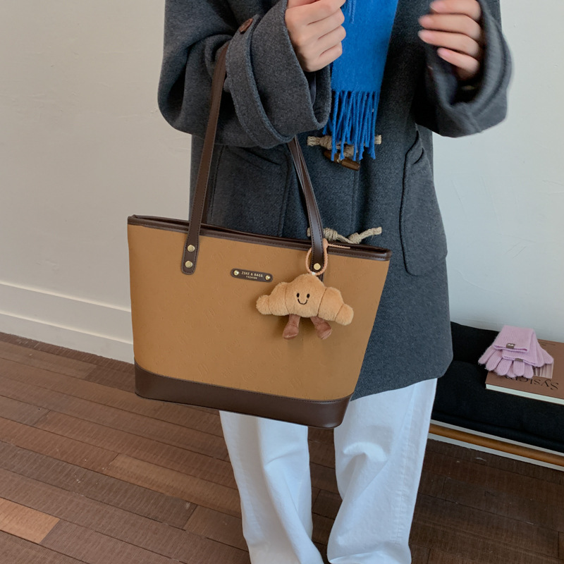 Luxury Brand Designer Bag Large Capacity Bag For Women 2025 New Versatile Shoulder Bag With High-End Feel For College Students And Commuting Tote Bag