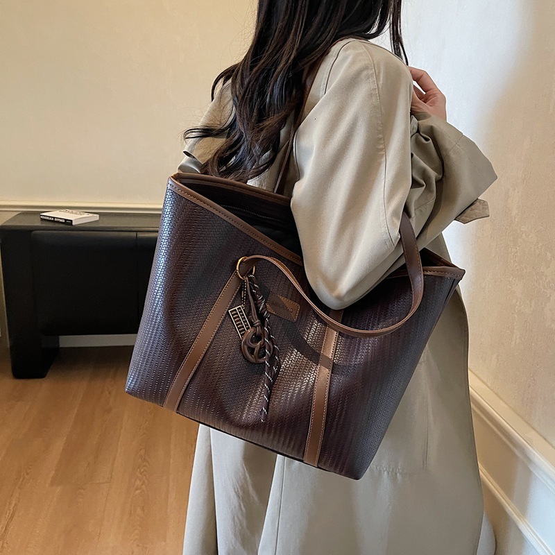 Luxury Brand Designer Bag High-End Large Capacity Tote Bag For Women 2025 Autumn Winter New Commuter Handbag Shoulder Bag Casual Underarm Bag