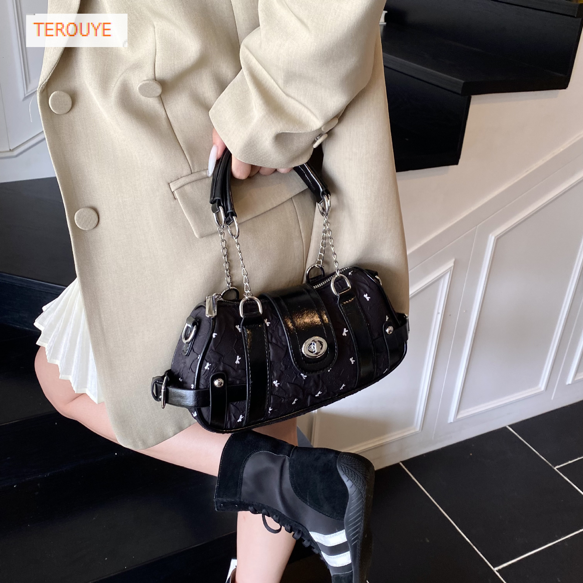 Sweet and cool motorcycle style Y2K spicy girl handbag autumn and winter new fashionable armpit bag trendy women's shoulder bag luxurious designe