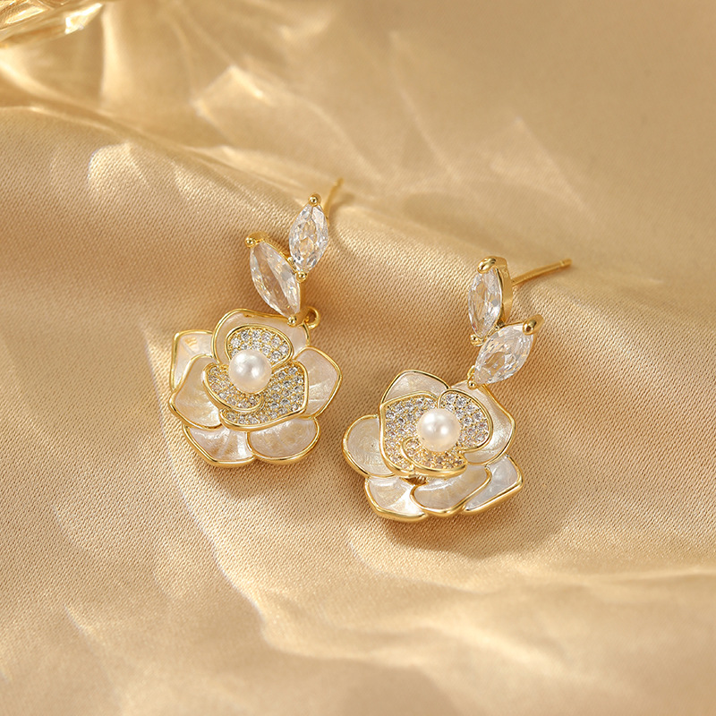 Luxury earrings Diamond studded flower earrings velvet bow earrings white rose pearl earrings popular accessories Designer earrings gold earrings