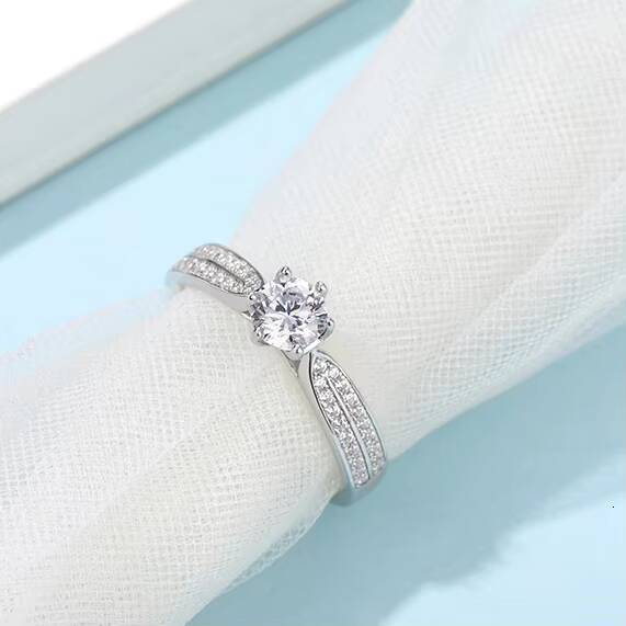High End Classic S925 Moissanite Ring with Silver Platinum
