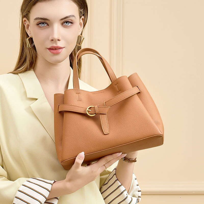 Luxury bag Commuting Crossbody Light Fashion Single Shoulder Genuine Leather Tote Bag Large Capacity Versatile High end New Women s Handbag