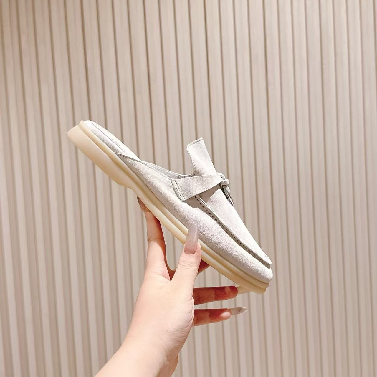 Designer Women Man Suede mules 100% real Suede Moccasin luxury Slippers slip-on flat loafer Size 35-45 with box Walk Babouche Charms Spring and Fall Summer Winter