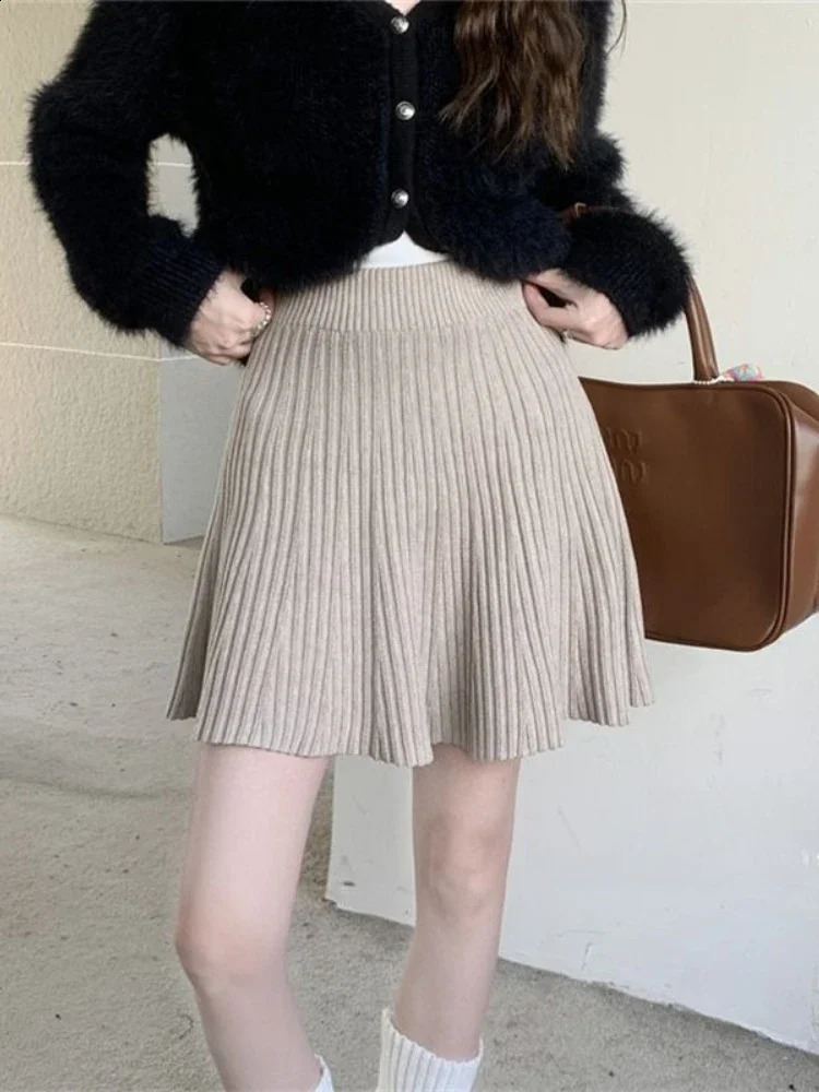 Womens High Waist ALine Pleated Skirt Knitted Half Elastic Solid Color Autumn Winter Fashion Versatile Mini 251022