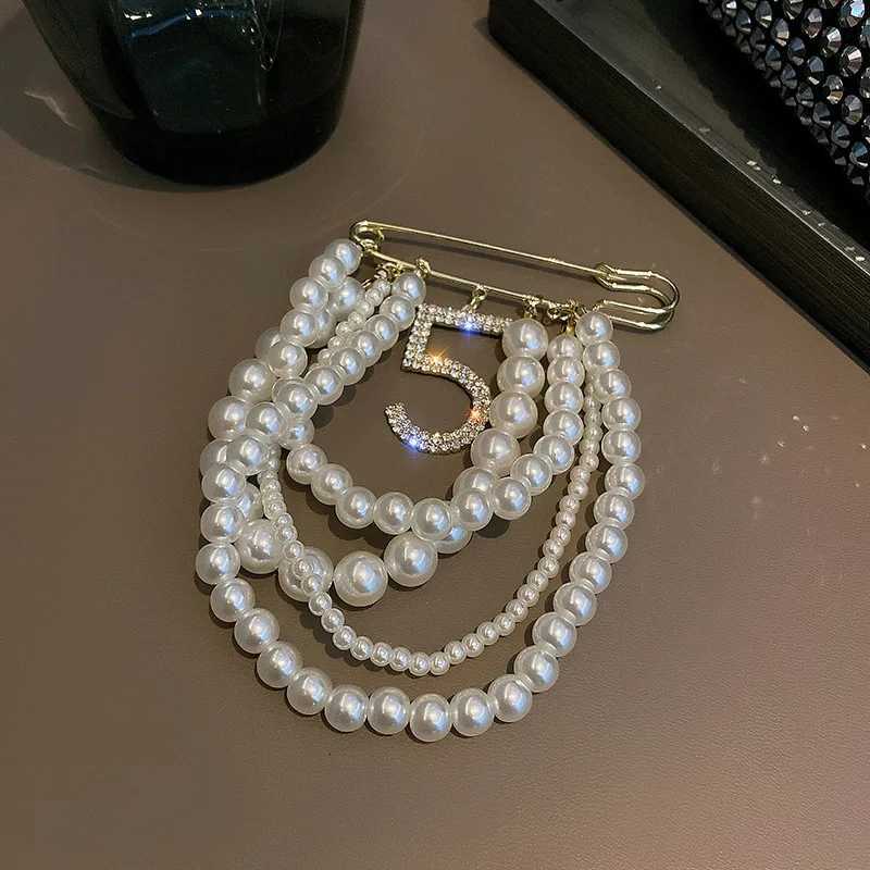 Luxury Fashion Pearl Number 5 Brooches for Wens clothing CC Brooch Gift for Girl Friend Accories For Jewelry Y251023