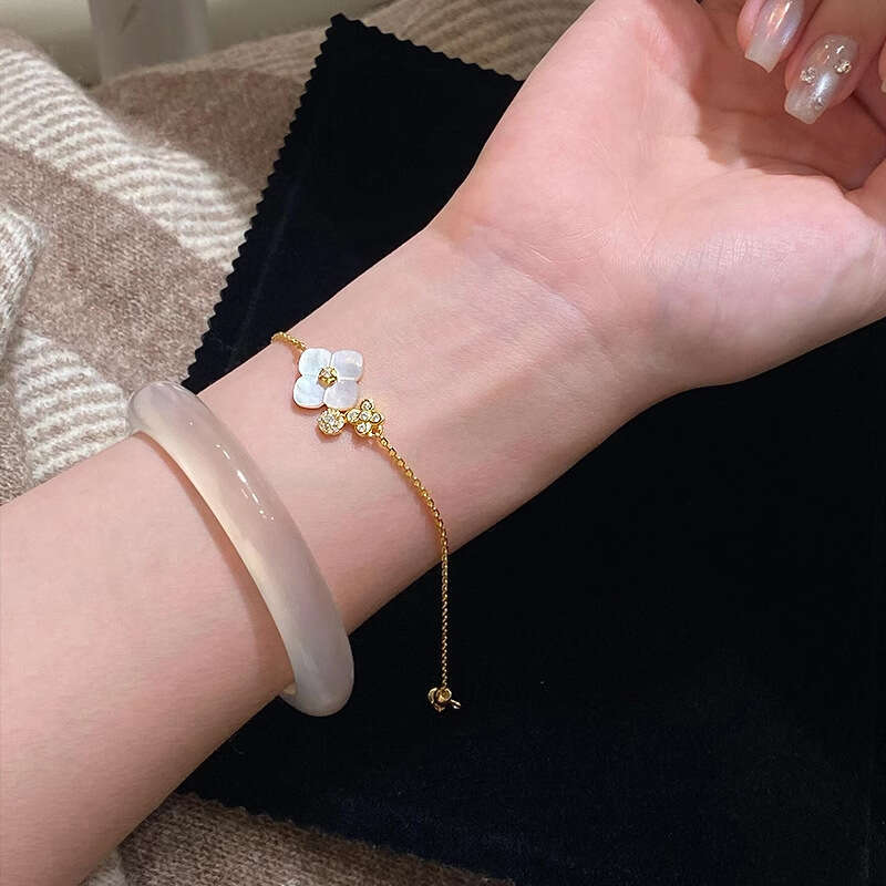 White Mother-of-Pearl Four-Leaf Clover Bracelet Ancient New Chinese National Style Cool and Delicate Versatile Hand Jewelry