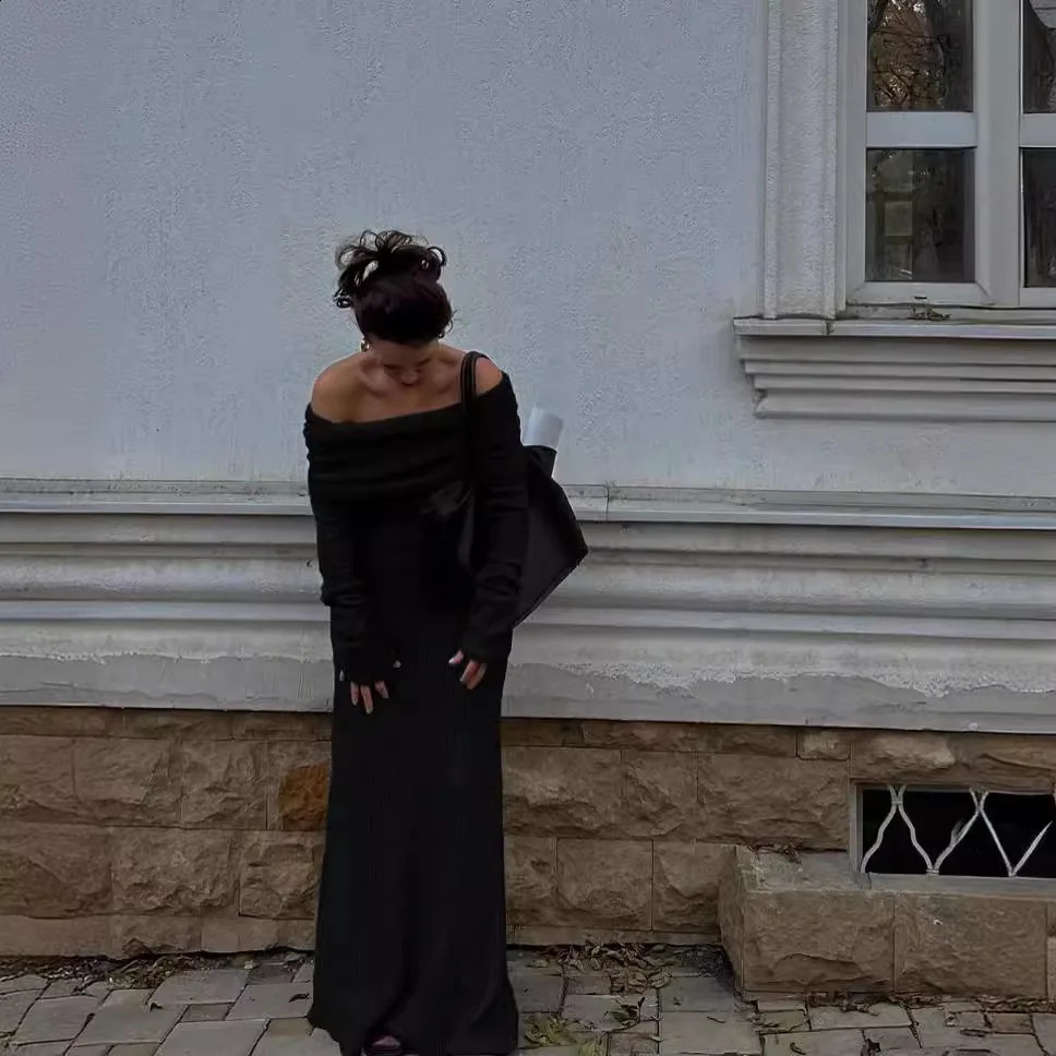 Socialites One Neck Sweater Dress Long Style with Highend Feel Waist Bag and Buttocks Collection Skirt for Women 251022