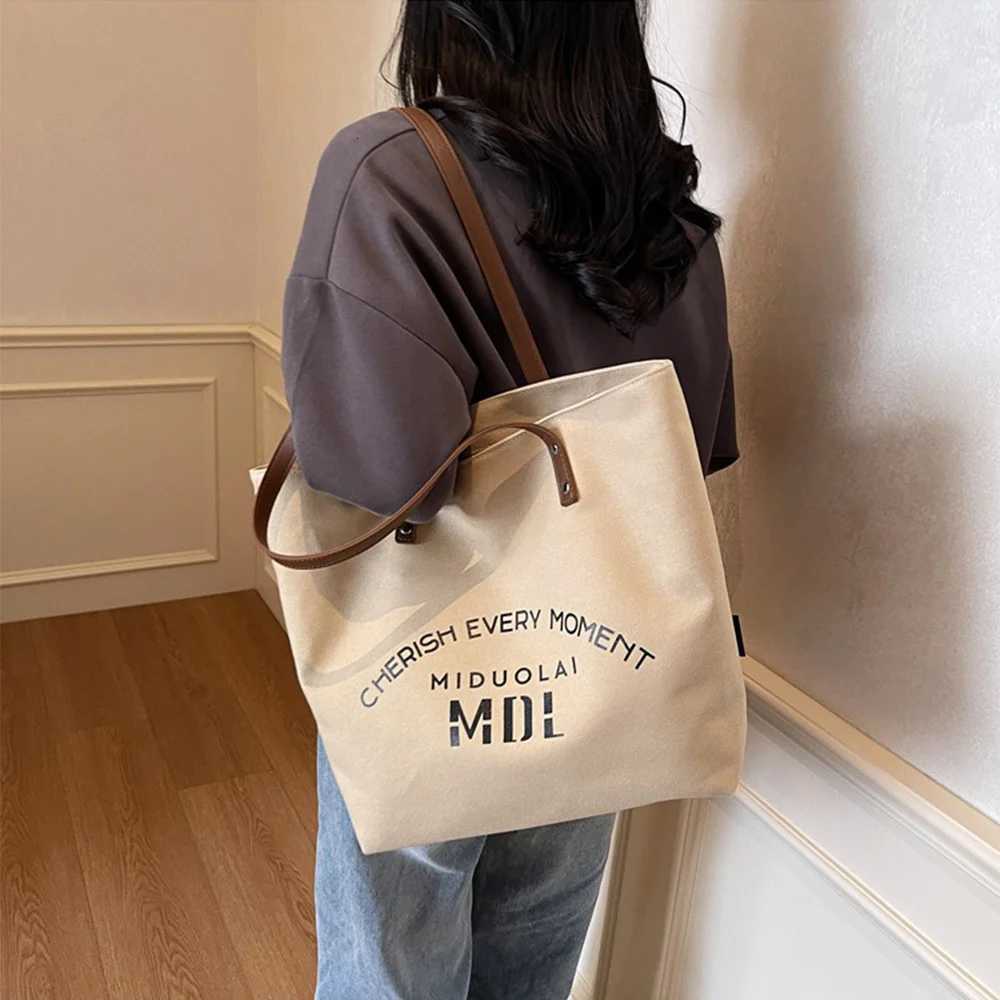 Japanese Style Casual Tote Bag Large Capacity Lightweight Foldable Work Handbag Minimalist Zipper Closure Shoulder BagL251023