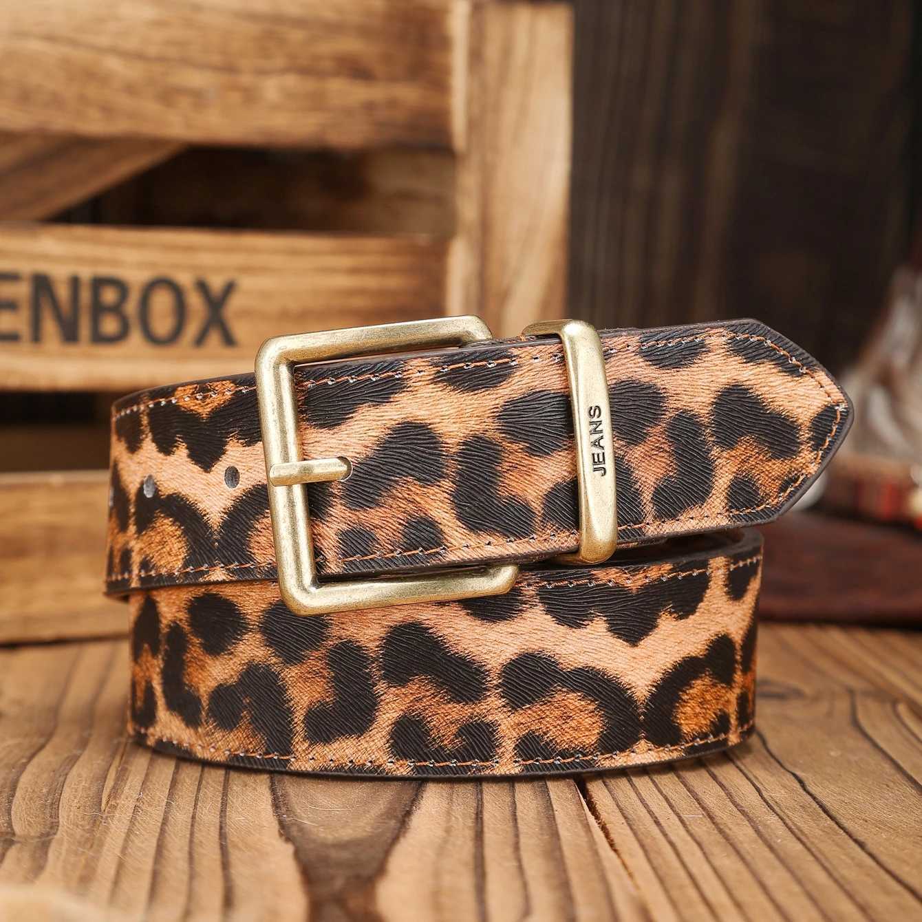 A Westernbuckle PU belt suitable for both men and women a unique and retro brown belt with perforated nails includedXJ251023