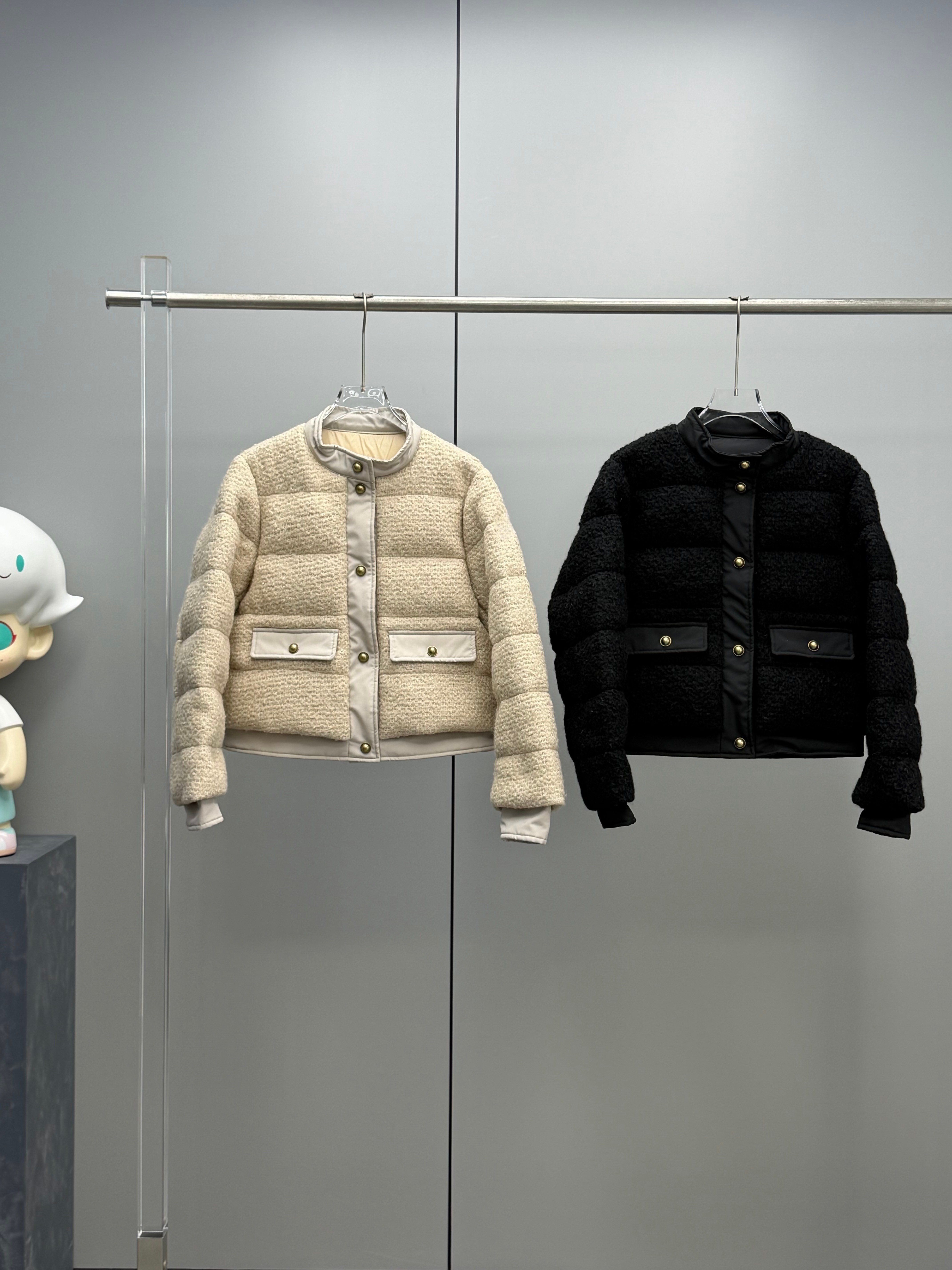 Fashionable and exquisite women's down jacket thickened and warm