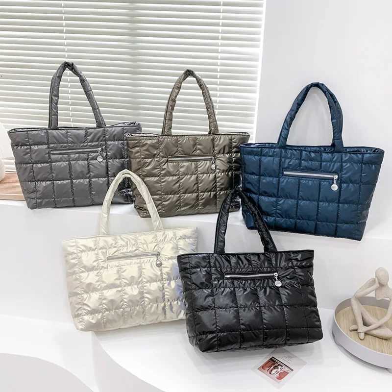 Fashionable Womens Tote Bag Large Capacity Quilted Checkered Handbag Perfect for Daily Outings Travel Work Commuting EtcL251023