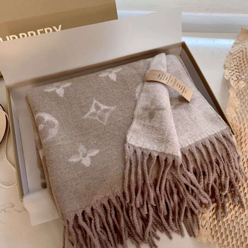 2025 High-End Double-Sided Cashmere Scarf for Women Letter Monogram Imitation Wool Neck Warmer Shawl with Tassels