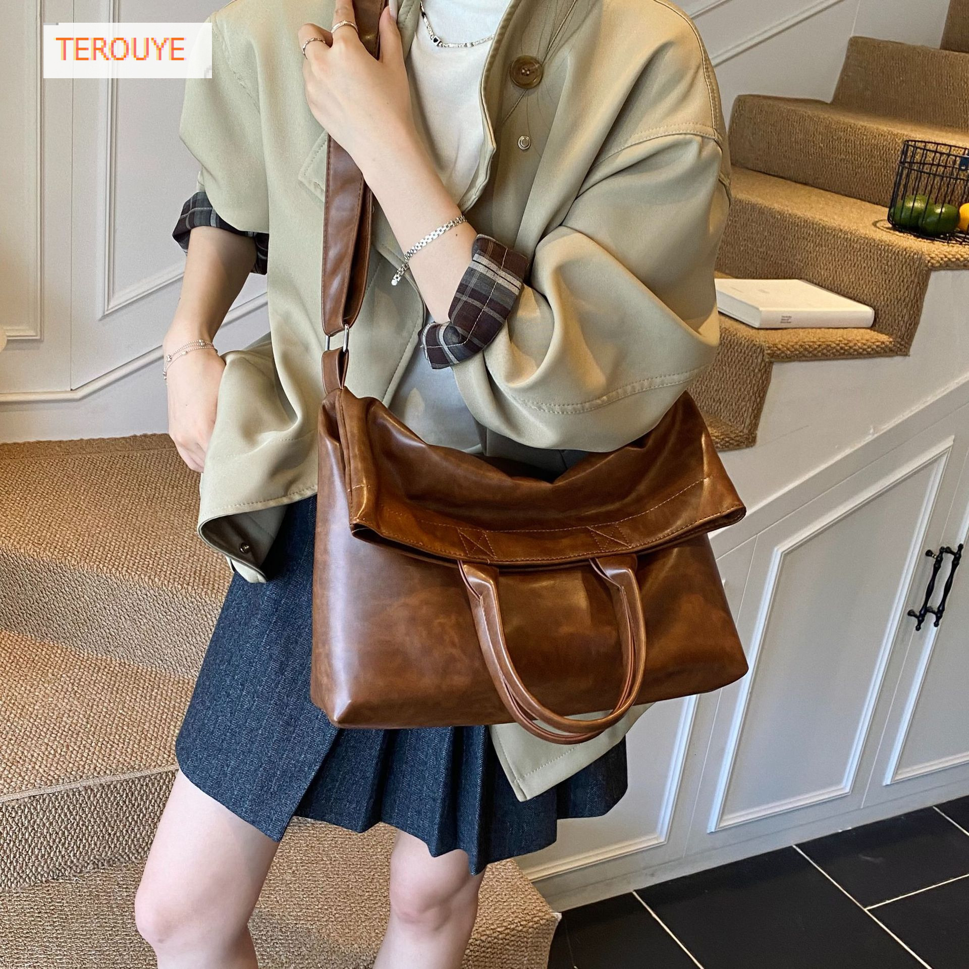 Luxury retro oil wax leather handbag autumn and winter new fashion trend armpit bag large capacity women's shoulder bag elegant designer bag