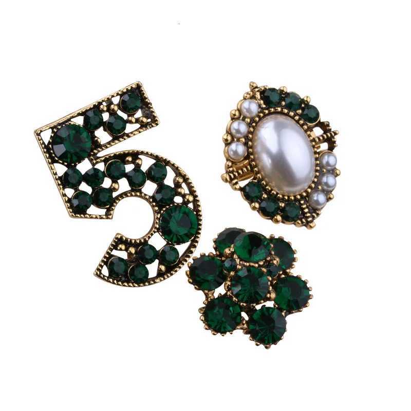 3 pcsset Elegant Wen Fashion Pearl Crystal Brooches Pins Creative Exquisite 5 Number Jewelry Clothing Suit Rhinesotne Brooch Y251023