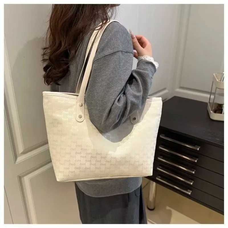 Luxurytextured Tote Handbag for Women 2025 Summer New Design Large Capacity Checkered Shoulder Bag Trendy Underarm BagL251023