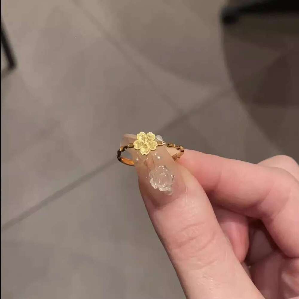 Sparkling Five-Leaf 2025 New Ancient Hammered Ice Small Gold Flower Ring