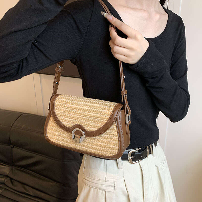 Designer Bags new fashionable and versatile crossbody bag is exquisitely designed with a single shoulder and a small square under the armpits