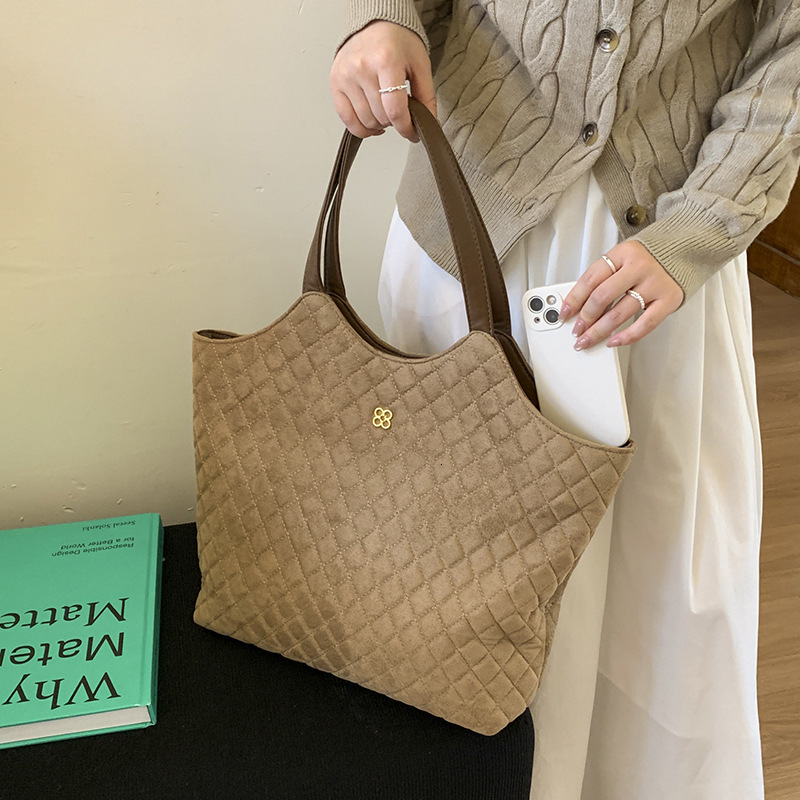 Luxury Brand Designer Bag Quilted Embroidery Large Capacity Bag For Women 2025 Autumn Winter New Suede Single Shoulder Bag Handheld Tote Bag