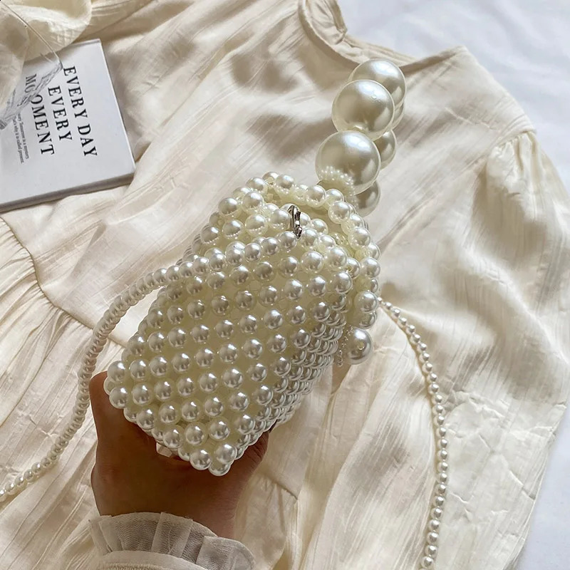 Fashionable and trendy handmade bead woven bag elegant and stylish handbag exquisite and fashionable pearl chain crossbody bag251023