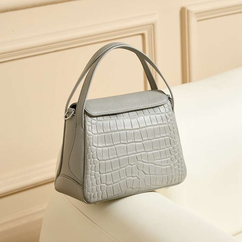 Luxury bag Commuting Versatile Genuine Leather Women s Large Capacity Shoulder Crossbody for Office Workers Small Tote Bag with Niche High End Feel