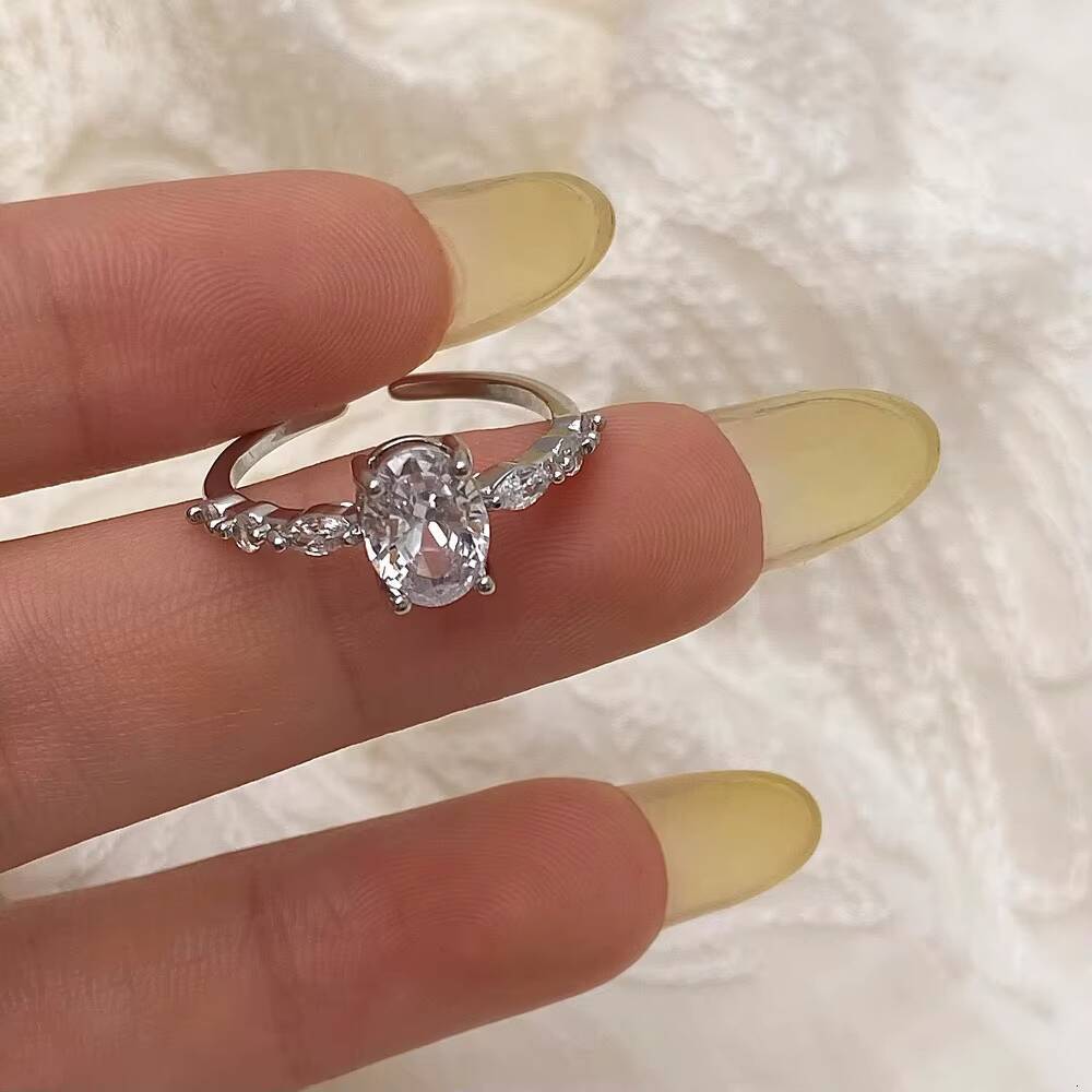 NATUNA Custom Womens Engagement Ring 925 Silver Oval Main Stone Moissanite D Color VVS1 Mossanite Moissanite Ring
