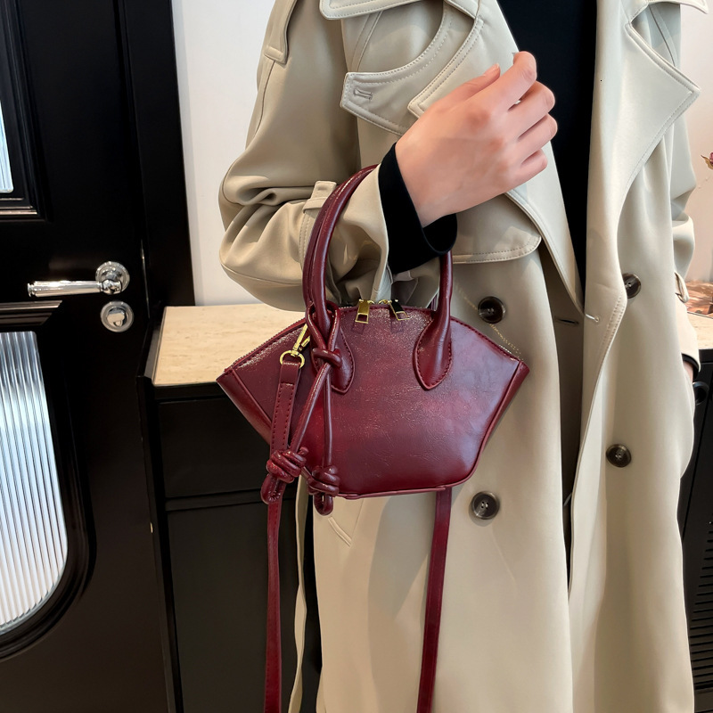 Luxury Brand Designer Bag Fashion Women 2025 Simple Office Small Tote Bag Autumn New Exquisite Handheld Crossbody Basket Bucket Bag