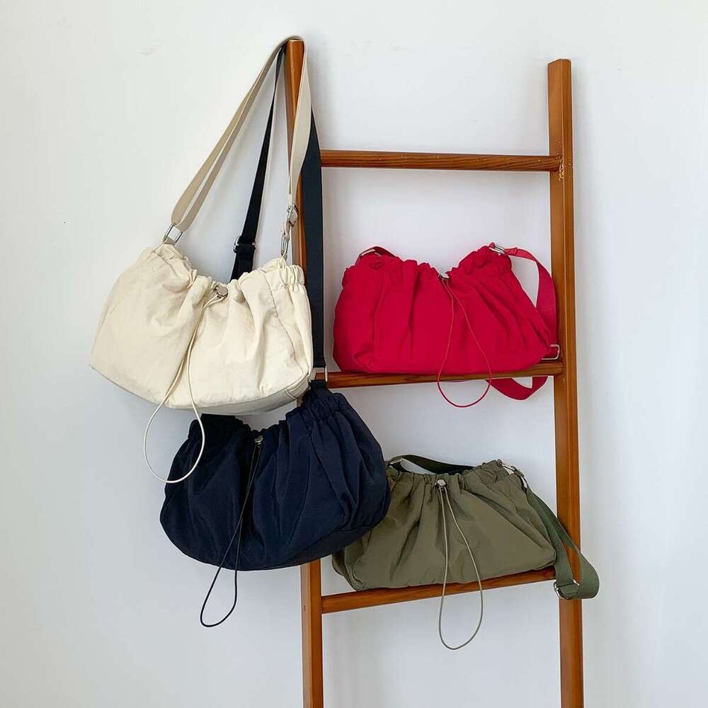 Nylon Pleated Drawstring Lightweight Casual New Single Shoulder Niche Design Sense Lazy Crossbody Bag For Women B5