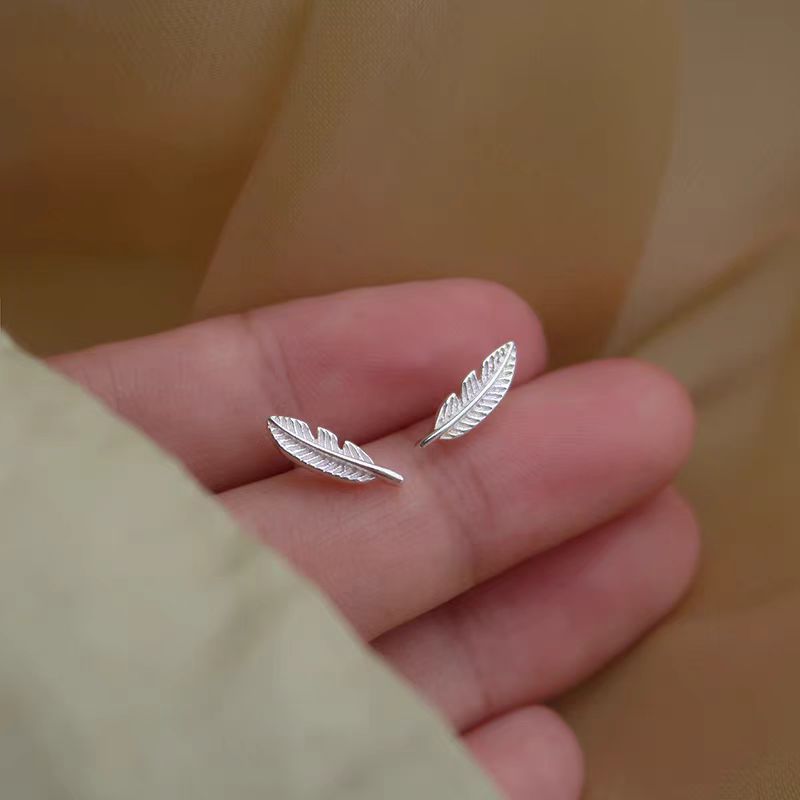 Designer earrings Luxury earrings feather pendant earrings silver needle inlaid with diamonds zircon light luxury metal earrings diamond earrings free
