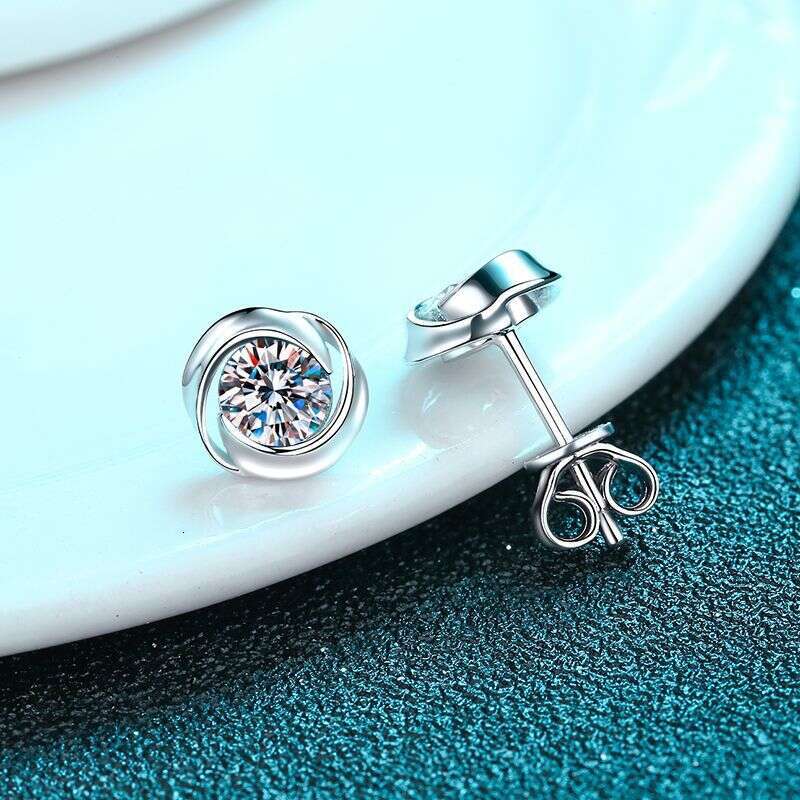 DHCollections-- XDY Pure Sier Women's Spiral 30 50 Points Inlaid Moissanite Stud Earrings High-end Style