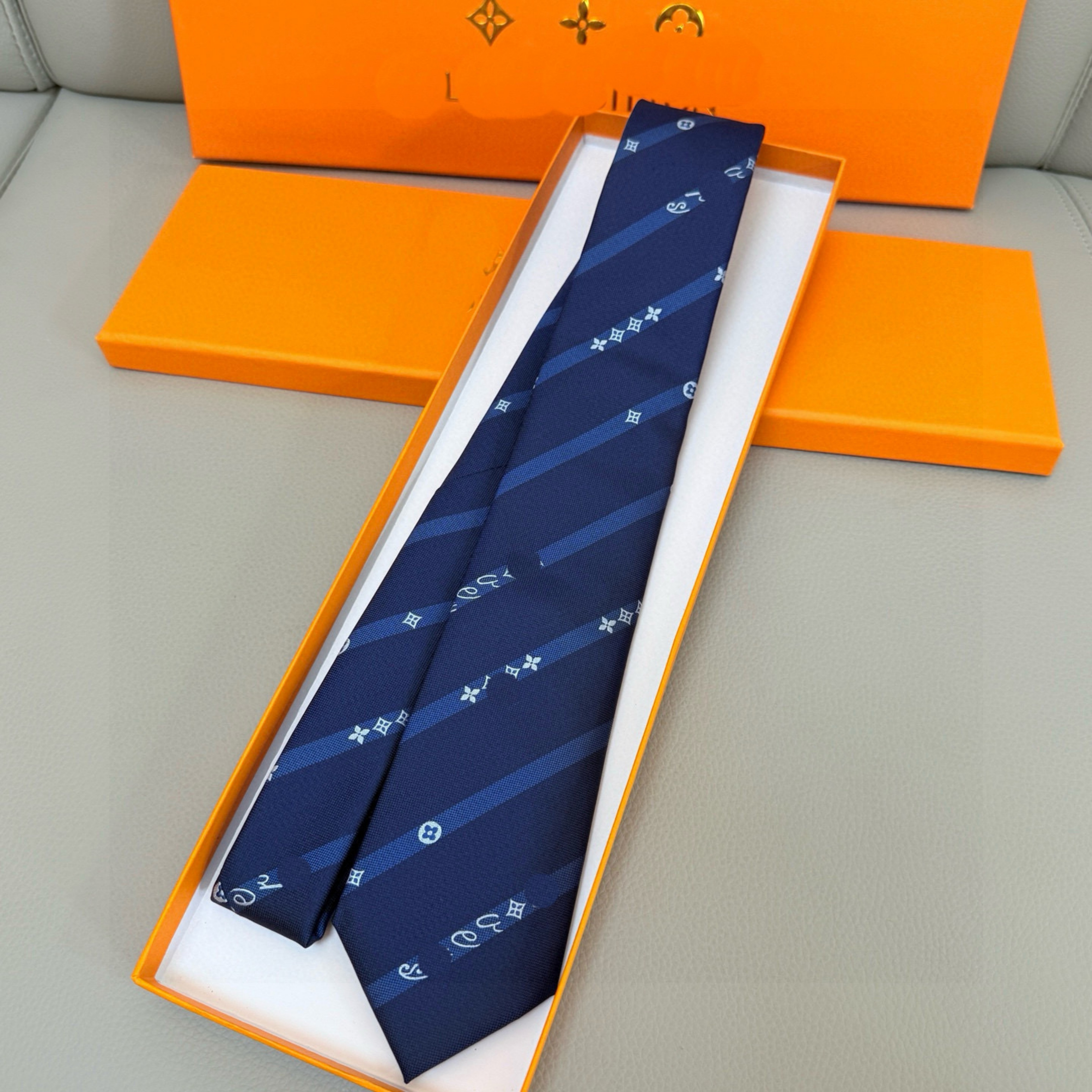 2025 Luxury High Quality Designer Men's Letter Tie Silk Tie Black Blue Aldur Jacquard Party Wedding Business Weaving Fashion Tie Box Neck Ties 195