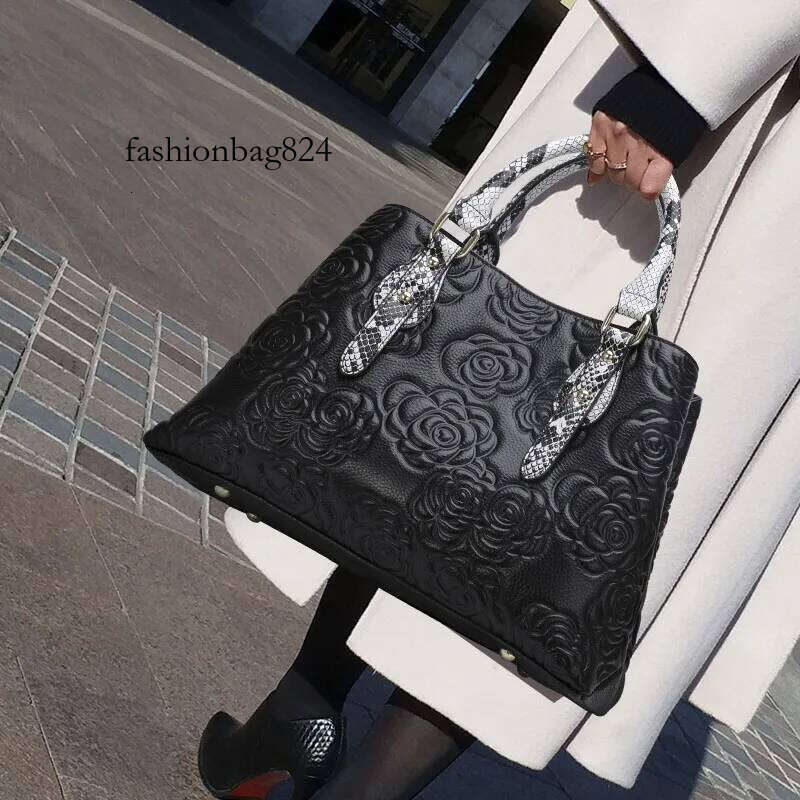 Aidrani The new fashionable floral pattern handbag is a women's large bag made of sturdy and soft cowhide