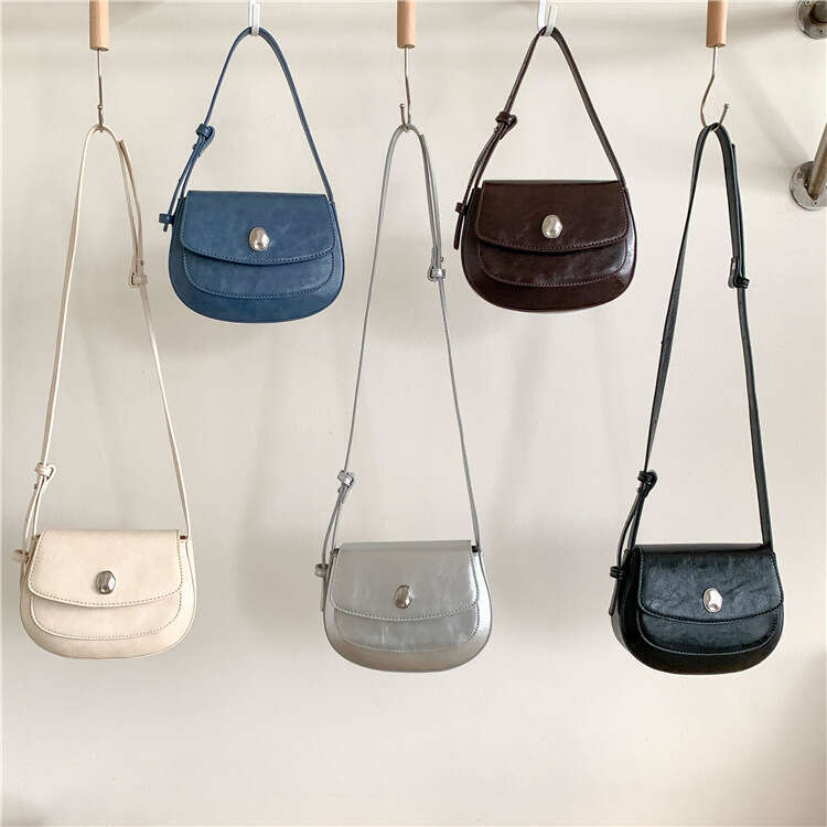 New Flip Cover Handbag Shoulder High-End Feel Women Solid Color Simple Crossbody Niche Shell Underarm Bag B5