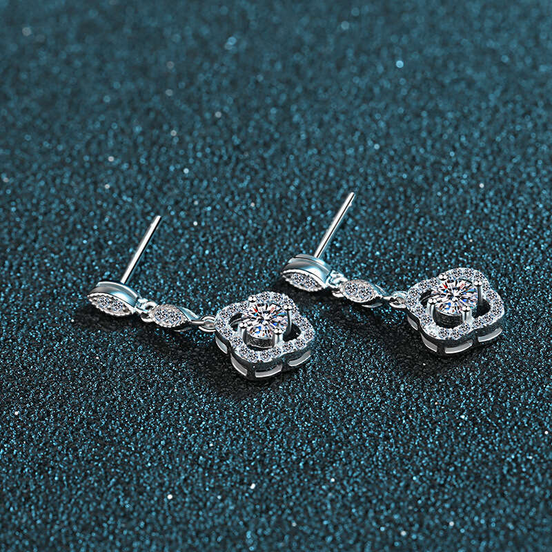 DHCollections-- 2020 New Model S Pure Sier 60 Points Moissanite Earrings Four-Leaf Clover Ear Pendant Versatile Style for School Girls
