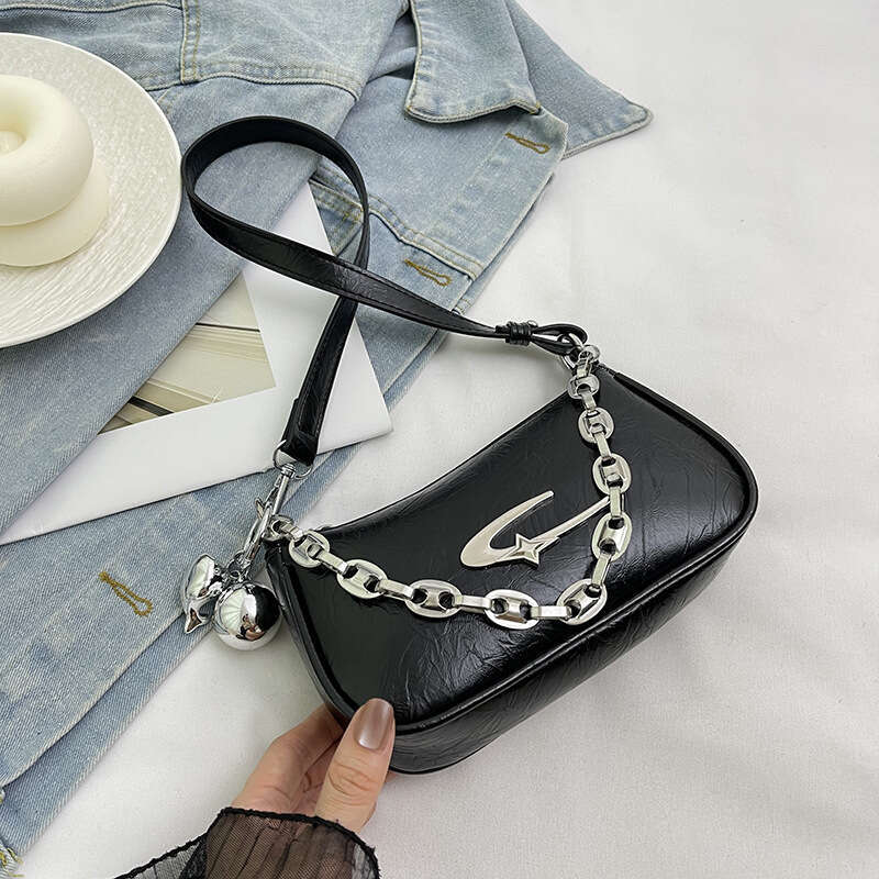 Exquisite Chain Decorated Crossbody Bag 2025 New High-Value Commuter Shoulder Strap 3D Handbag