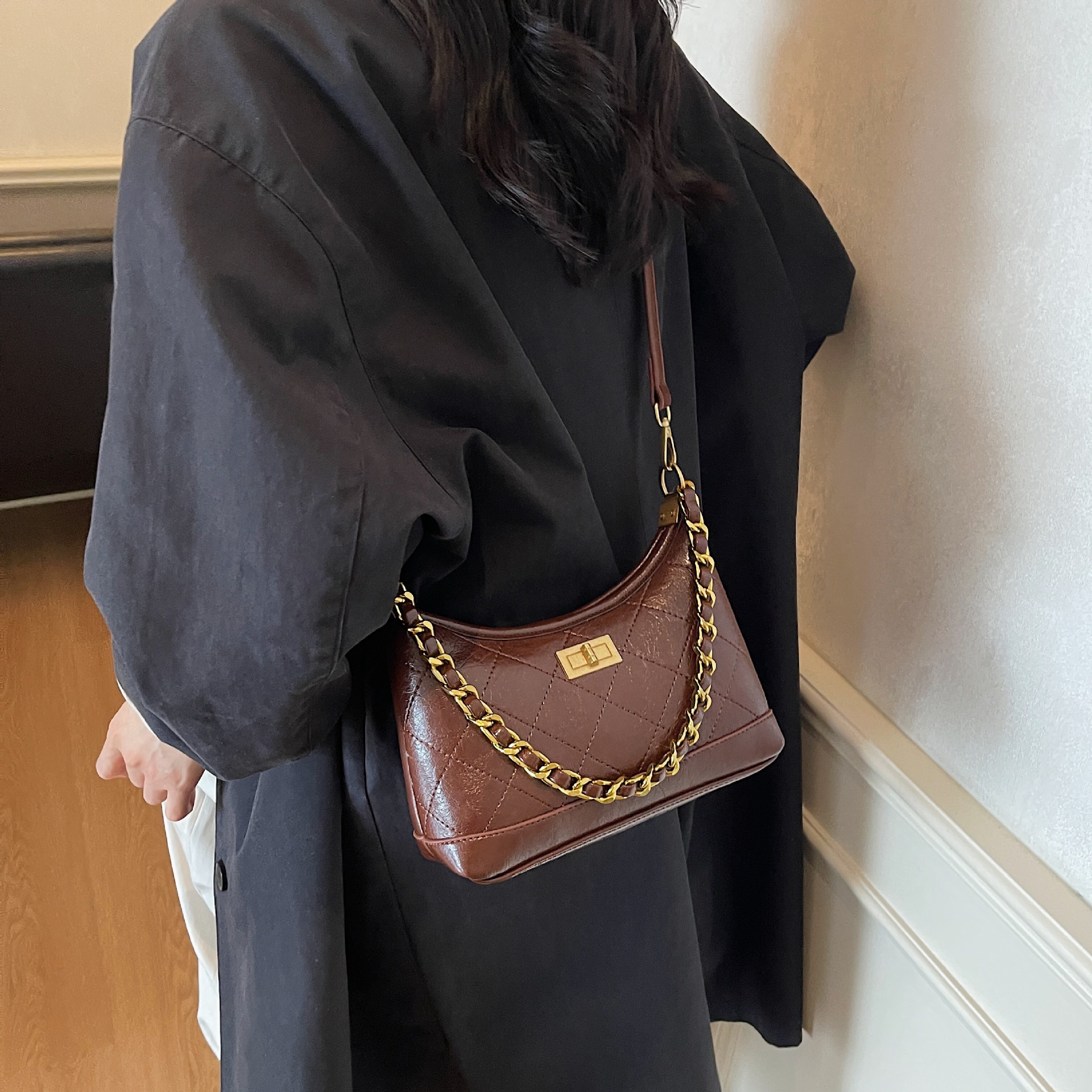 Luxury Brand Designer Bag Style Quilted Chain Underarm Bag For Women 2025 New Trendy Fashion Single Shoulder Crossbody Bag Versatile Hobo Bag
