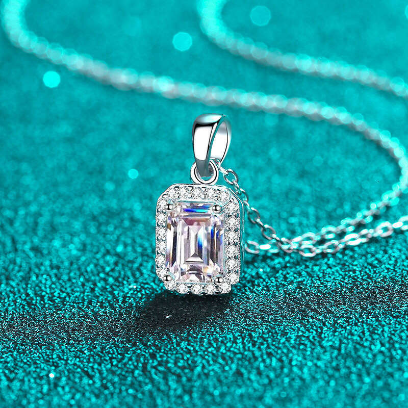 DHCollections-- Sterling Sier Necklace for Women Moissanite Clavicle Chain Emerald Radiant Cut Choker Plated PT950 Gold