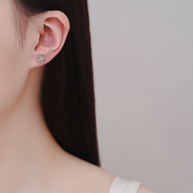 DHCollections-- Xindeyi S Pure Sier Moissanite Champagne Gold Earrings for Women Star Movable Simple High-end Style