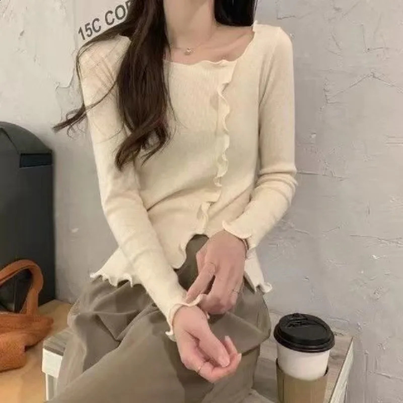 Koreanstyle Black Ear Top for Women Autumn Irregular Short Knitted Base Sweater Winter 251020