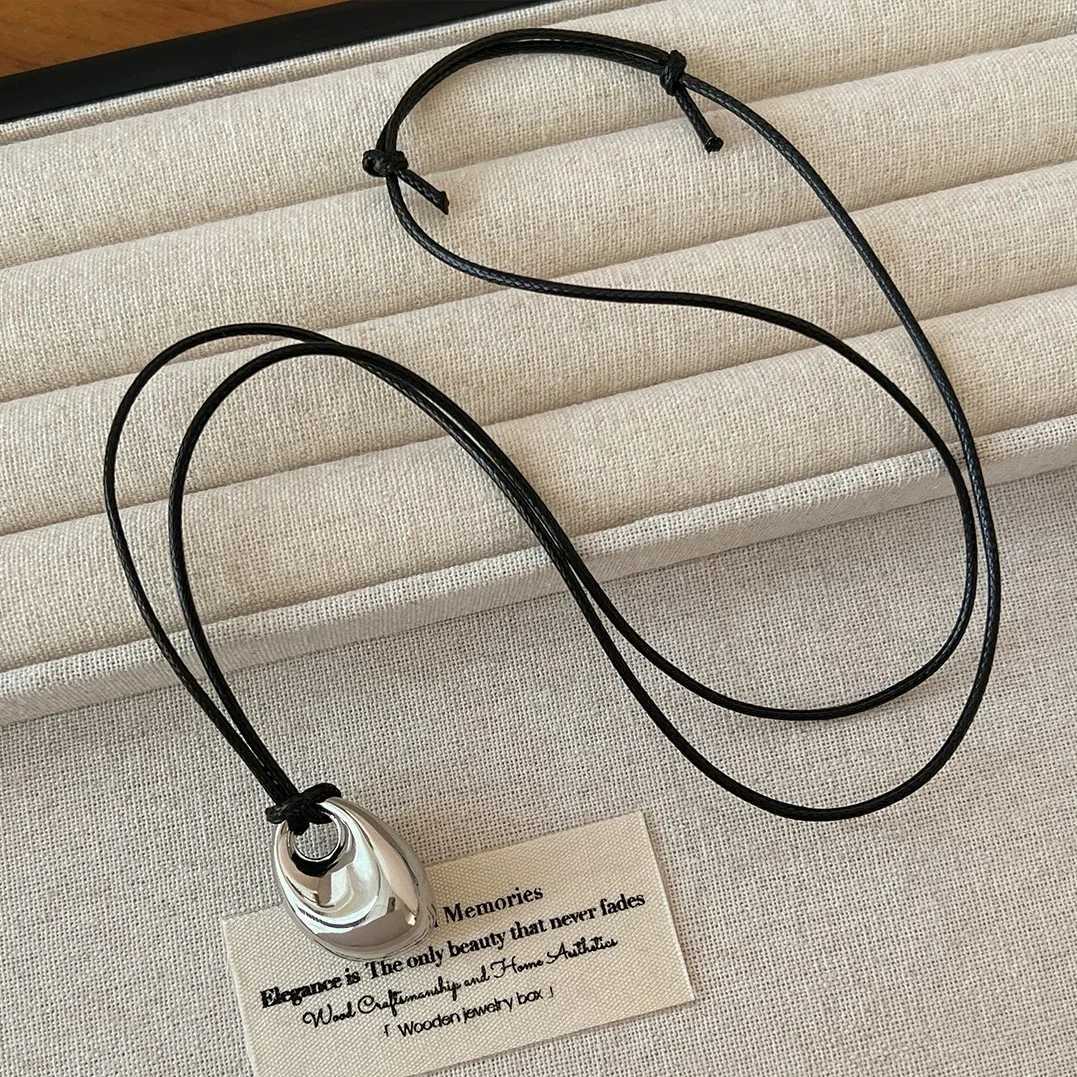 Pretty Cute Design Black Cord Irregular Metal Pendant Necklace for Women Long Style Adjustable Sweater Chain JewelryXJ251024